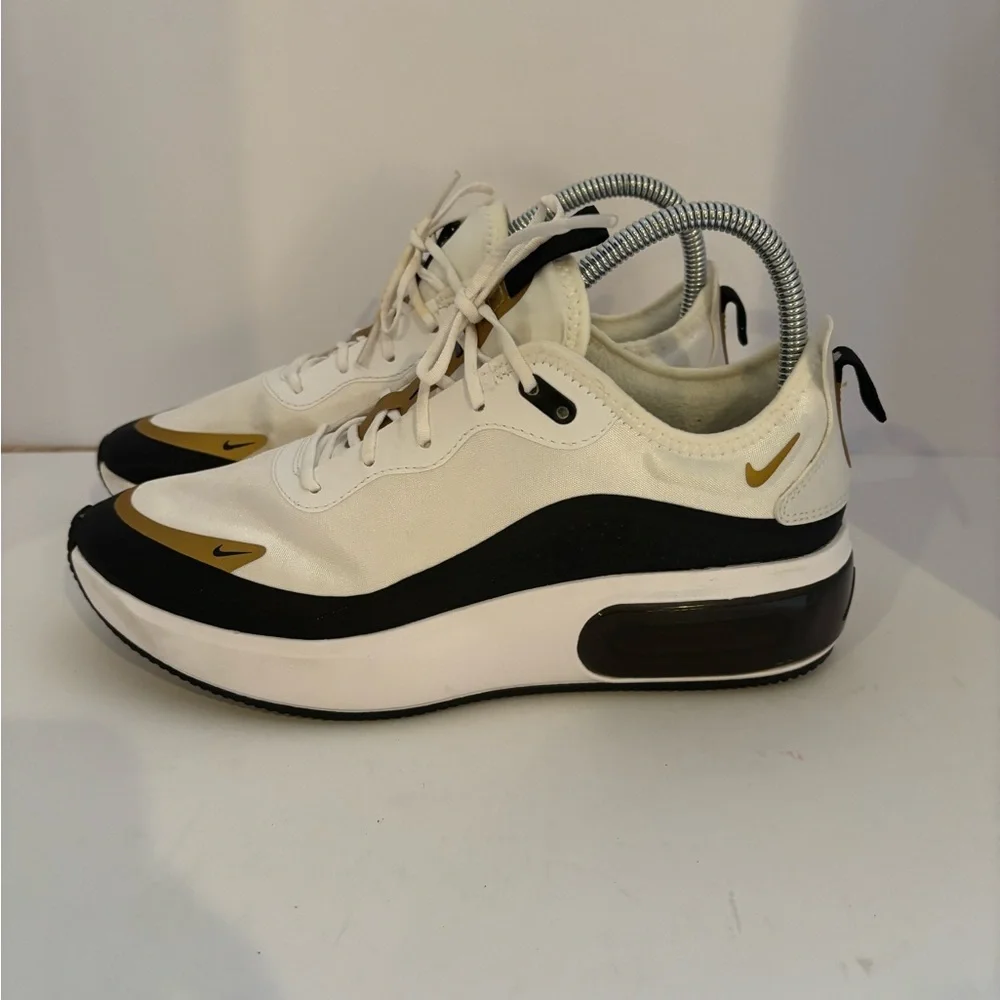 Nike Air Max Dia size 9